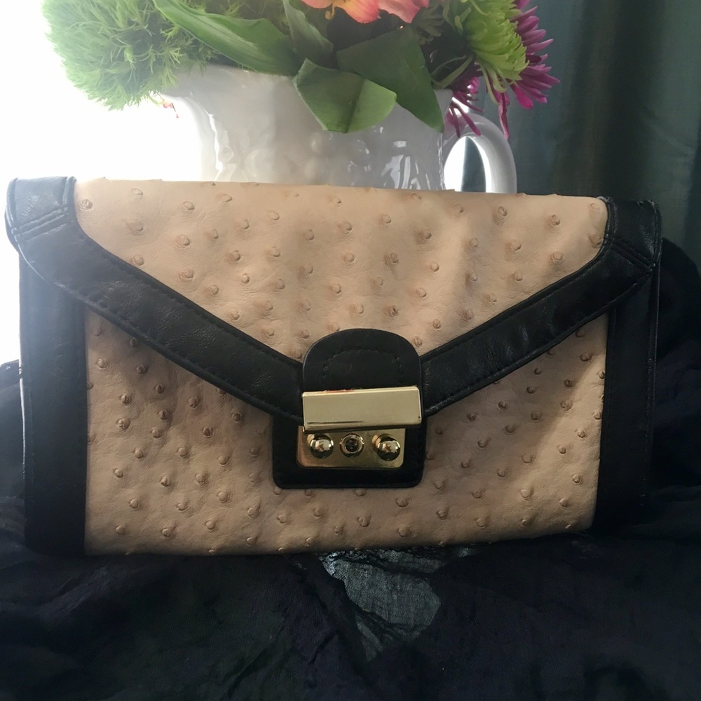 Aldo hand tan and black leather hand purse